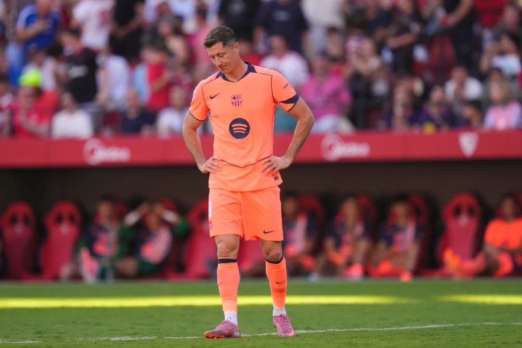 Robert Lewandowski po przegranej z Sevillą Robert Lewandowski po przegranej z Sevillą