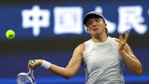 O której godzinie mecz Świątek - Bouzkova? Gdzie oglądać? [TRANSMISJA]