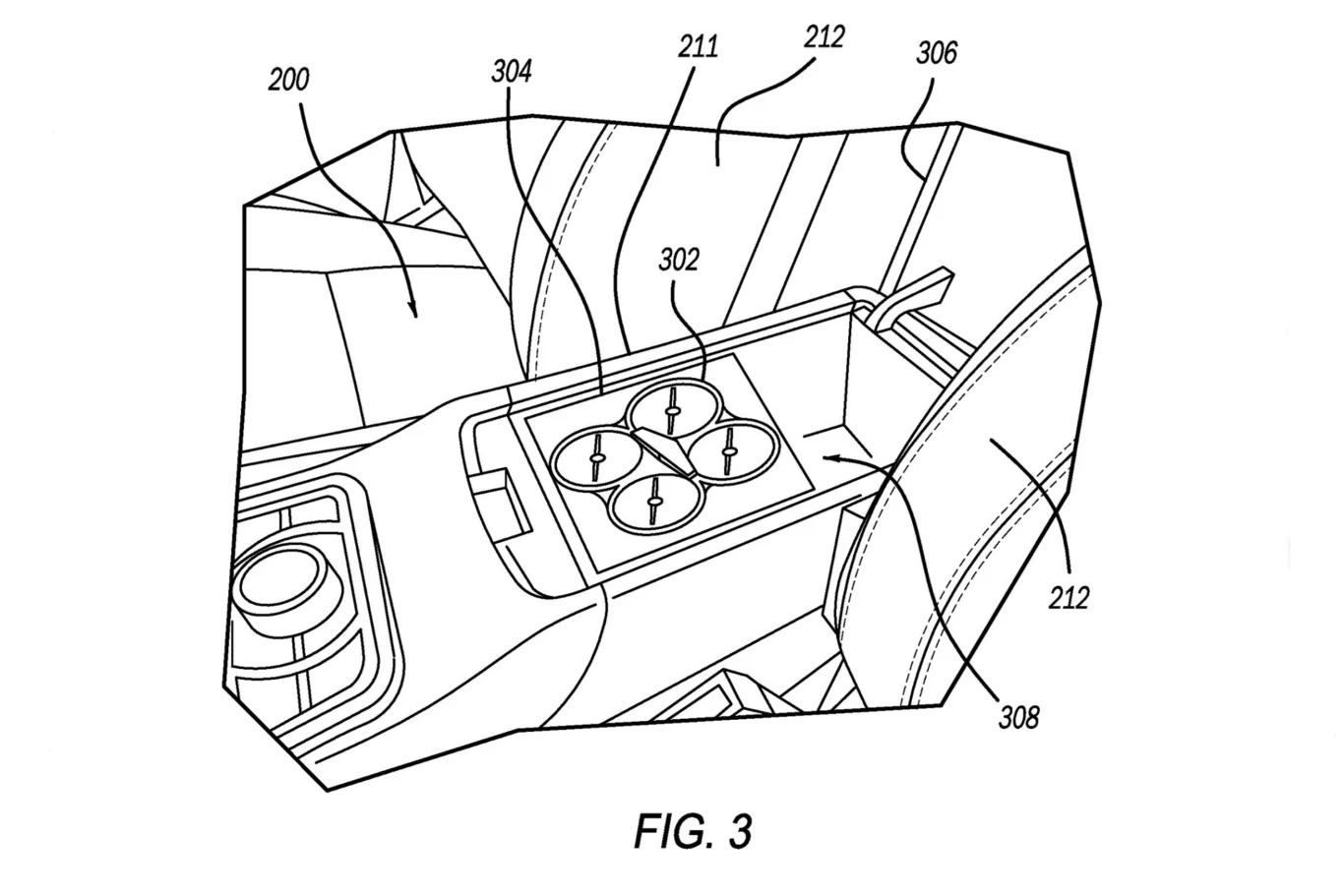 Schematyczny rysunek przedstawiający wnętrze samochodu z centralną konsolą wyposażoną w uchwyty na napoje oraz sąsiadującymi elementami takimi jak podłokietnik, siedzenia i elementy sterowania.