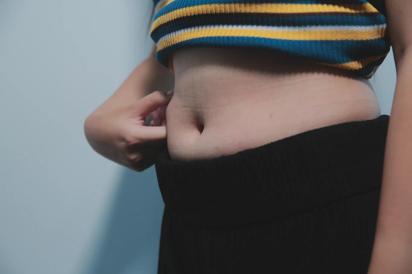 Obwód tali u kobiety powyżej 90 cm świadczy o otyłości brzusznej Obwód tali u kobiety powyżej 90 cm świadczy o otyłości brzusznej