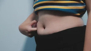 Obwód tali u kobiety powyżej 90 cm świadczy o otyłości brzusznej