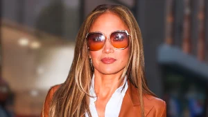Jennifer Lopez bryluje w Nowym Jorku. Tym razem w zupełnie innym stylu - dojrzałe kobiety go pokochają