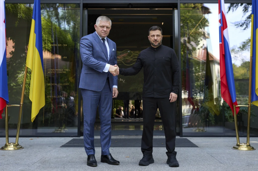 Premier Słowacji Robert Fico i prezydent Ukrainy Wołodymyr Zełenski Premier Słowacji Robert Fico i prezydent Ukrainy Wołodymyr Zełenski