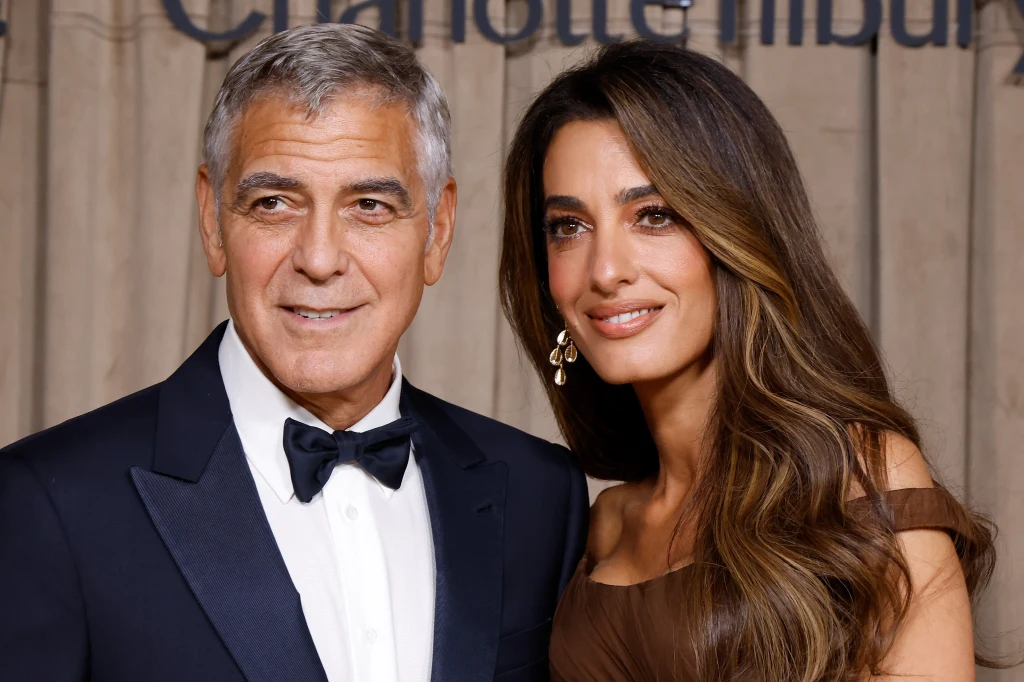 Amal i George Clooney zachwycali na gali charytatywnej jako gospodarze Amal i George Clooney zachwycali na gali charytatywnej jako gospodarze