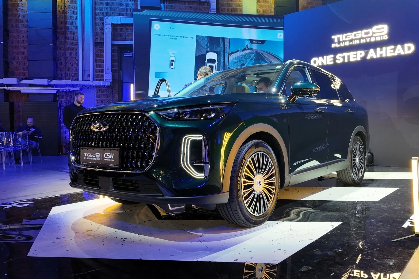 Chery chce produkować auta w Europie. Stawia na partnerstwa. Auto Chery na pokazie.