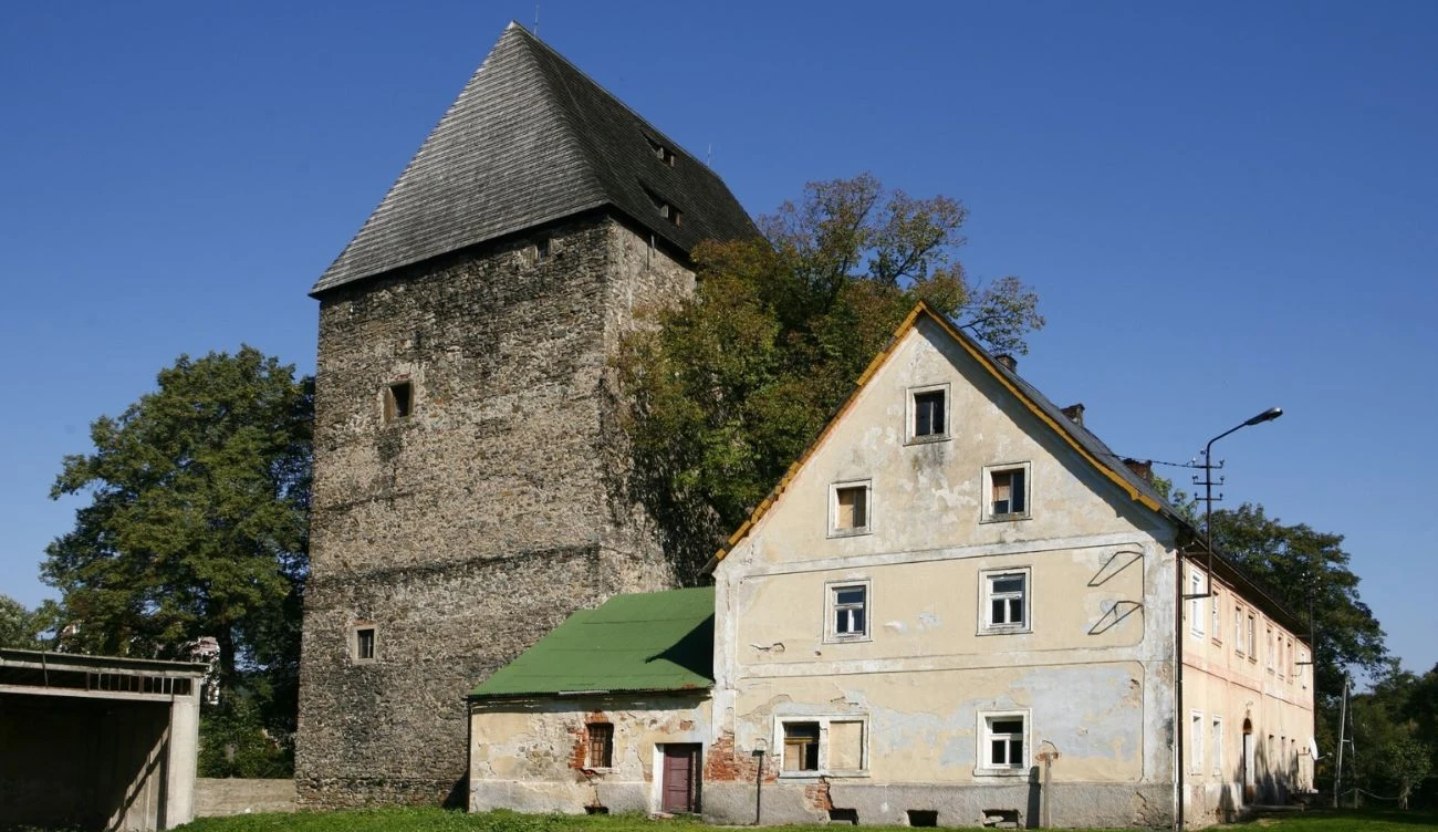 Wieża Książęca w Dolinie Bobru na Dolnym Śląsku
