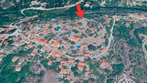 Odkrycie na niepozornym wzgórzu. Jaskinia i tajemnicza postać