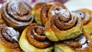 Biją na głowę tradycyjne cynamonki. Te drożdżówki podbiją twoją kuchnię