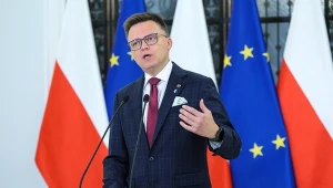 Szymon Holownia podczas konferencji prasowej przed posiedzeniem Sejmu