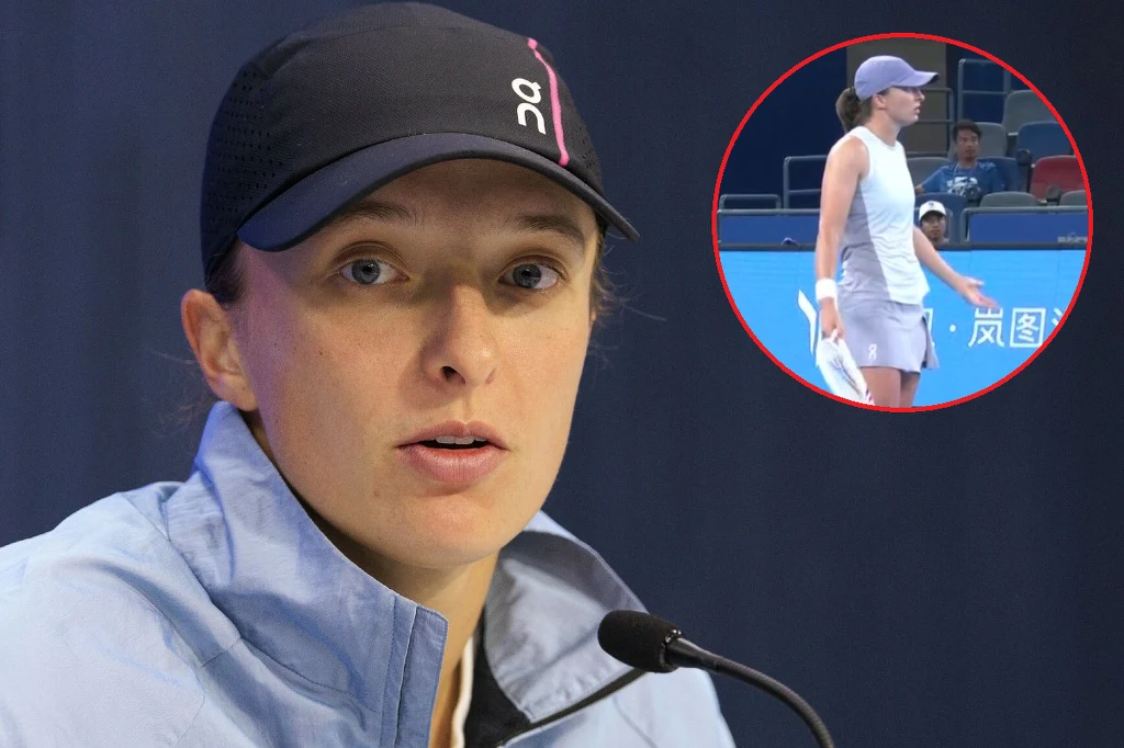 Młoda kobieta w sporciewie ubraniu i czapce z daszkiem siedzi przy mikrofonie, najprawdopodobniej podczas konferencji prasowej, w tle umieszczono okrągłe powiększenie z tej samej osoby podczas meczu tenisowego na korcie, trzymającej rakietę.