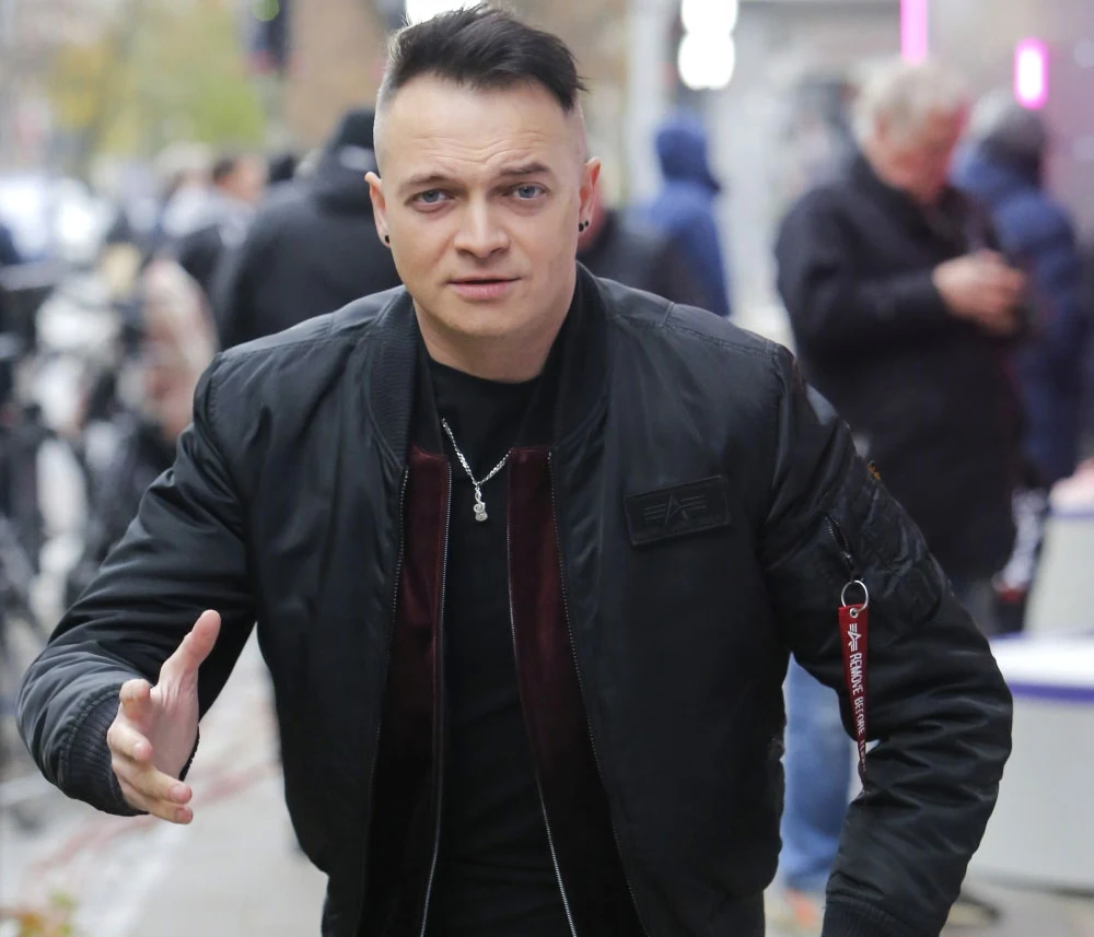 Krzysztof Sokołowski (Nocny Kochanek) zaśpiewał w "Doctor, Doctor" Polish Metal Alliance Krzysztof Sokołowski (Nocny Kochanek) zaśpiewał w "Doctor, Doctor" Polish Metal Alliance