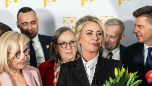 Izabela Bodnar (po lewej Paulina Hennig-Kloska, a po prawej Ryszard Petru)