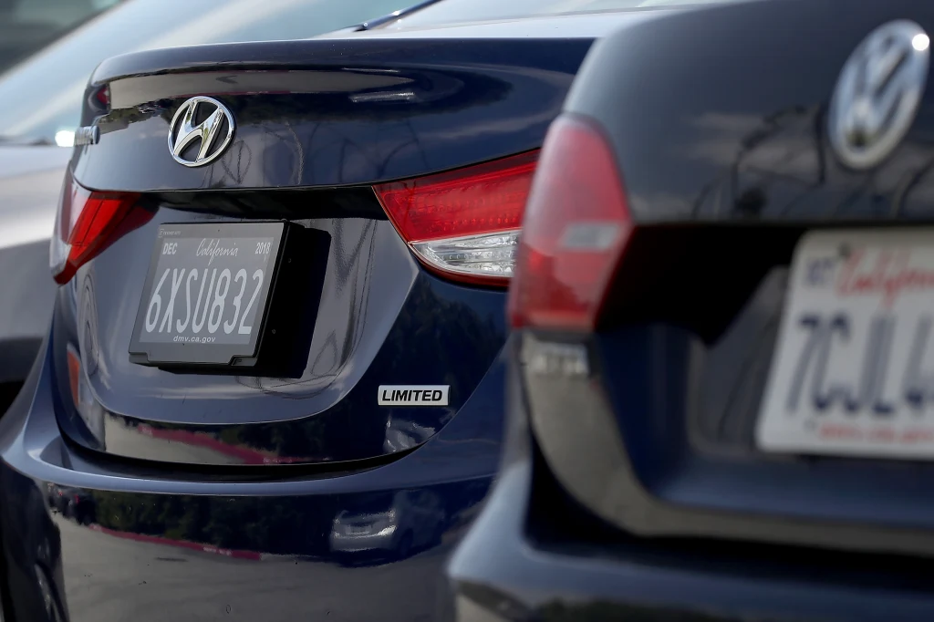 Cyfrowe tablice rejestracyjne. Nowa moda nie jest bezpieczna? 