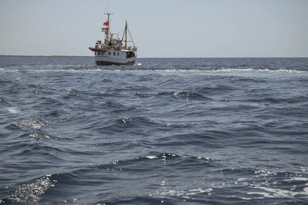Izrael przechwycił kolejną flotyllę płynącą do Strefy Gazy z pomocą humanitarną. Zdj. ilustracyjne statku należącego do Koalicji Flotylli Wolności