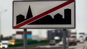 Za znakiem D-43 policja daje mandaty… Ale pieszym