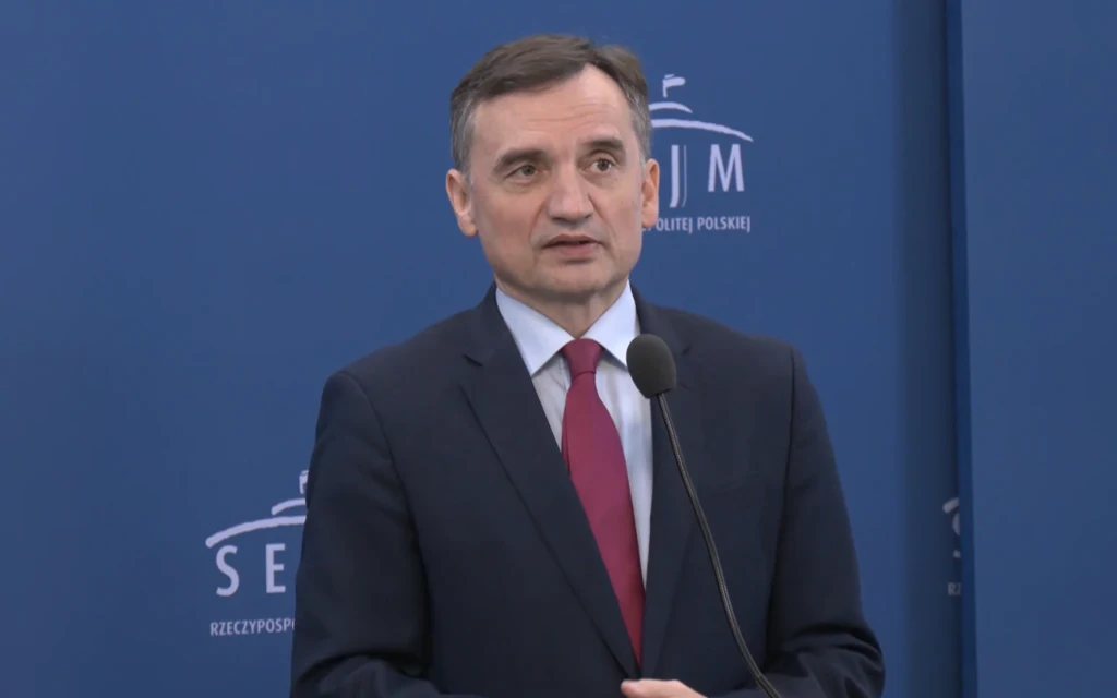 Zbigniew Ziobro podczas konferencji prasowej w Sejmie Zbigniew Ziobro podczas konferencji prasowej w Sejmie