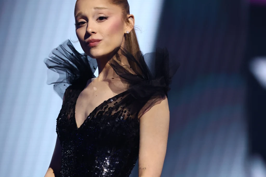 Ariana Grande została skrytykowana publicznie przez Cassandrę Peterson Ariana Grande została skrytykowana publicznie przez Cassandrę Peterson