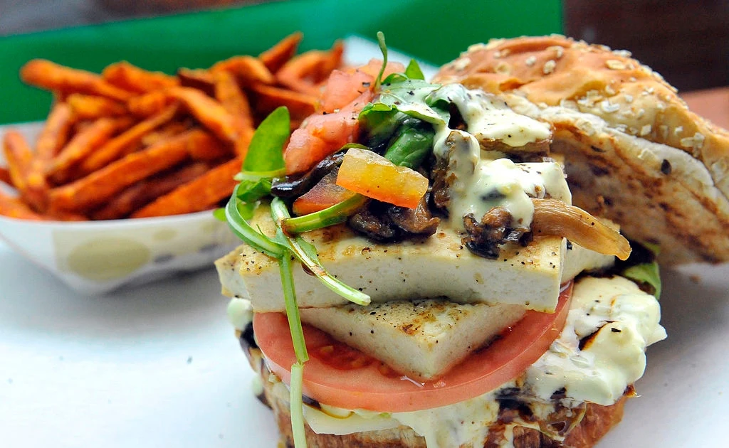 Nazwy produktów bezmięsnych pod lupą europosłów. Chcą zmian Nazwy produktów bezmięsnych pod lupą europosłów. Chcą zmian