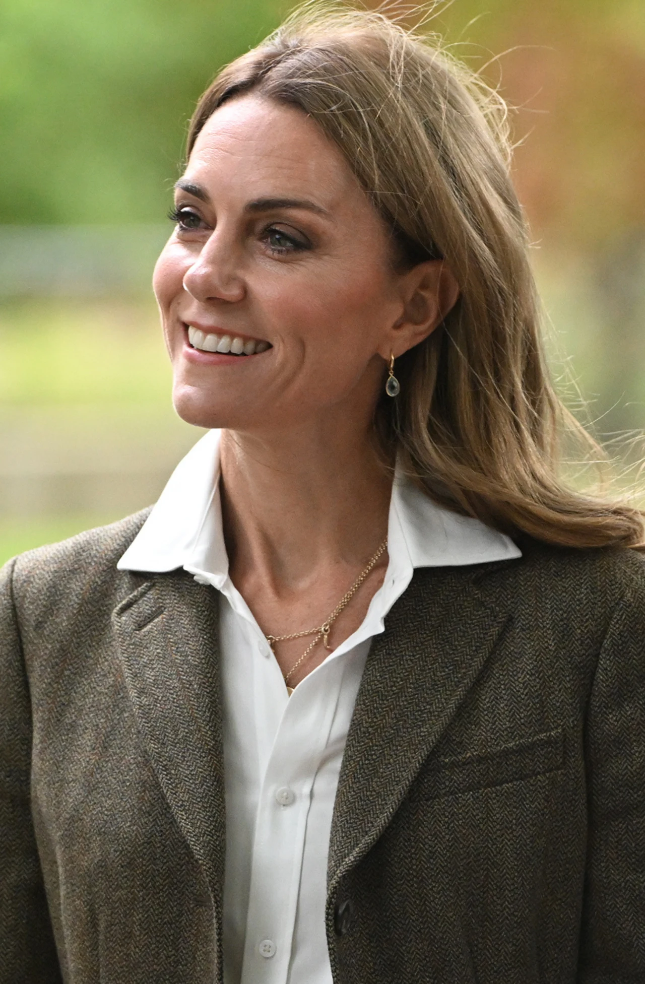 Kate uwielbia dodatki w postaci pięknych kolczyków i delikatnych naszyjników 