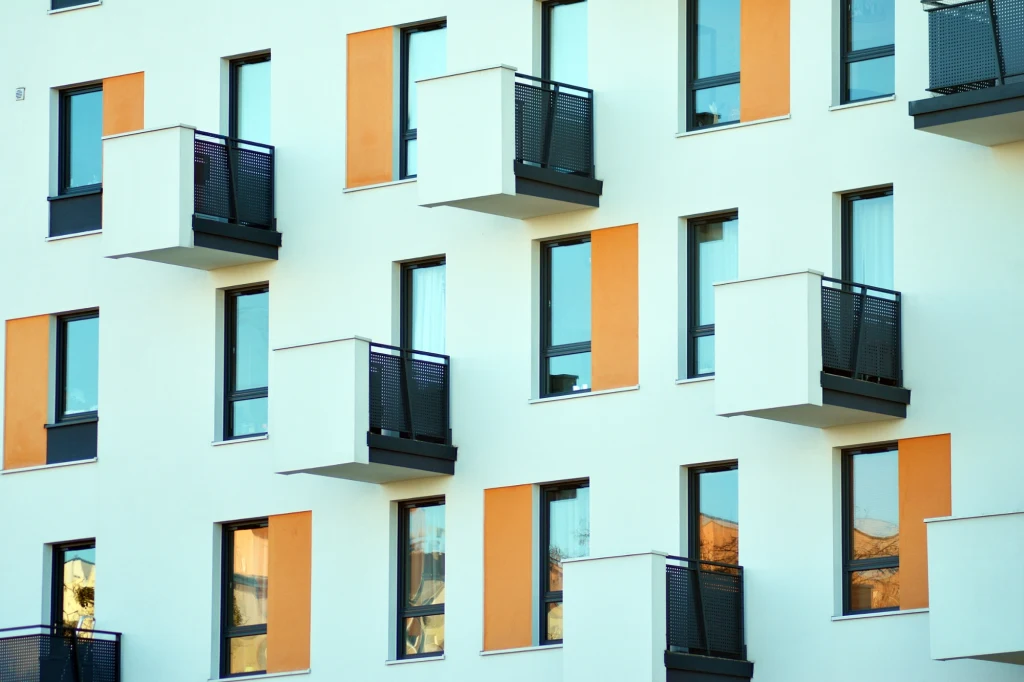 W ofertach cenowych mieszkań mieliśmy duże zmiany, choć w obu kierunkach