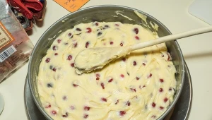 Prosty placek z żurawiną to przepis, który przyda się na święta