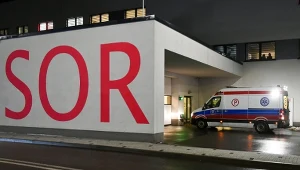 Karetka przed SOR-em