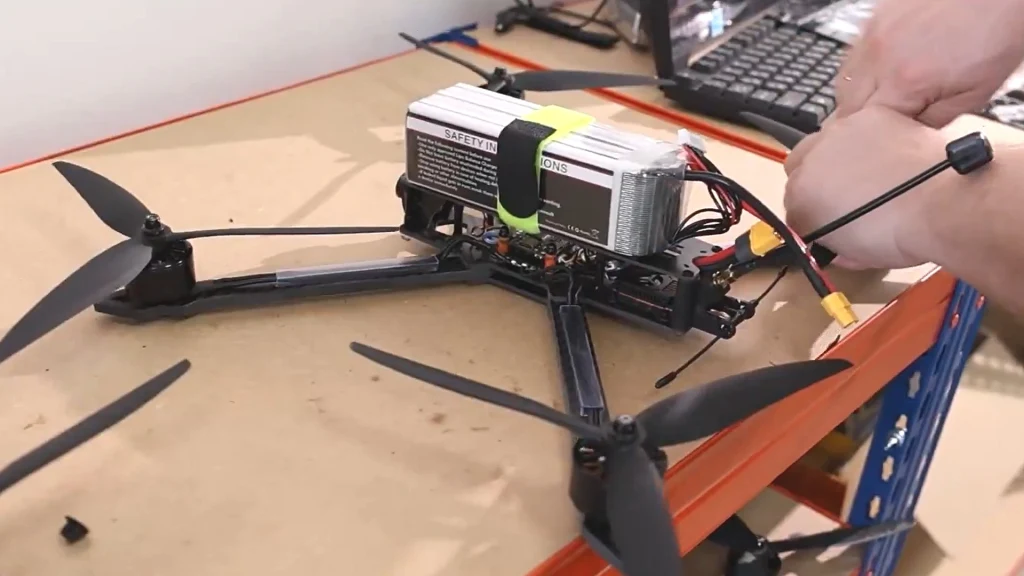 Rosjanie pokazali pierwszego autonomicznego drona kamikadze o nazwie Tor