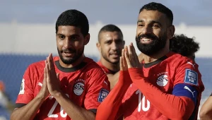 Mohamed Salah i Ibrahim Adel celebrujący gola dla Egiptu w spotkaniu eliminacji MŚ z Dżibuti