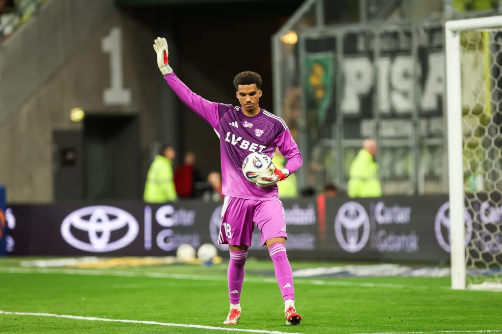 Bramkarz Lechii Gdańsk Alex Paulsen może wystąpić w reprezentacji Nowej Zelandii w spotkaniu z Polską