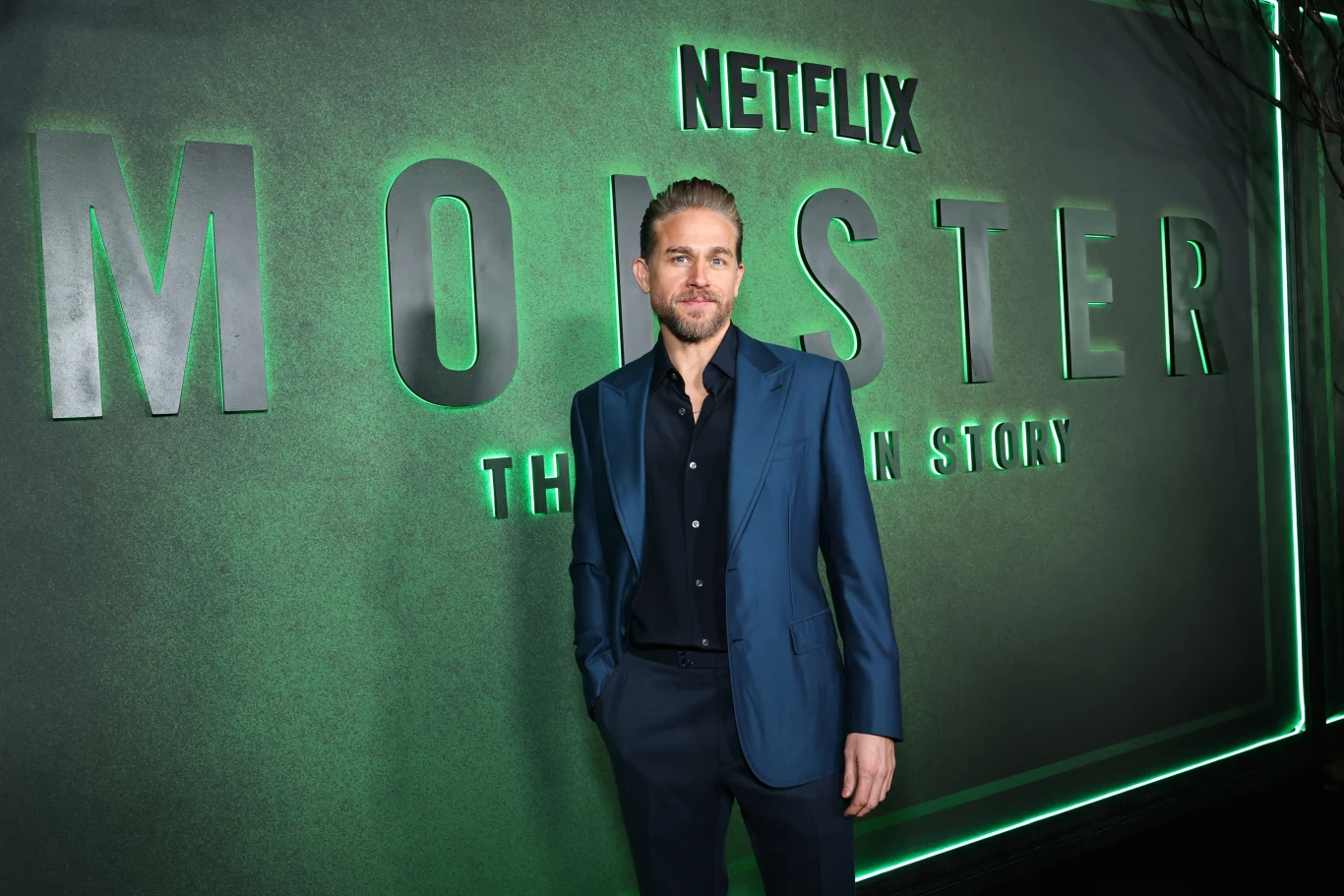 Charlie Hunnam na premierze "Potwora: Historii Eda Geina" Charlie Hunnam na premierze "Potwora: Historii Eda Geina"