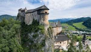Przepiękna twierdza zbudowana na skale. Nigdy nie została zdobyta