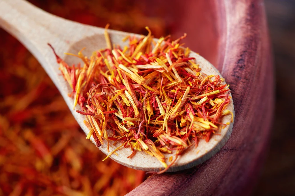 Jakie są właściwości szafranu i jak wpływa na zdrowie?