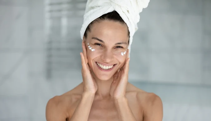 Jak działa drzewo sandałowe na skórę?