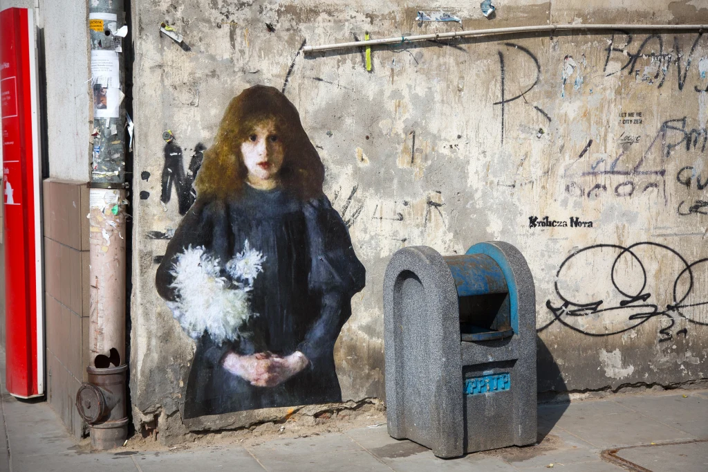 Jakiś czas temu w Warszawie można było zobaczyć street art z motywem zaczerpniętym z twórczości Boznańskiej Portret młodej kobiety w ciemnej sukni namalowany na zniszczonym murze, obok którego stoi szara uliczna kosz na śmieci, ściana jest pokryta graffiti i śladami wandalizmu.