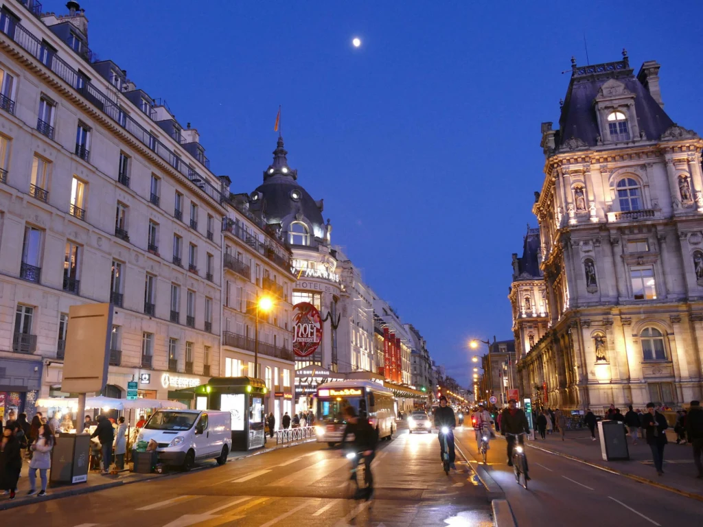 BHV Marais - to ikona zakupów w Paryżu. Powstanie tu sklep z tanią odzieżą z Chin BHV Marais - to ikona zakupów w Paryżu. Powstanie tu sklep z tanią odzieżą z Chin