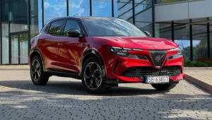Alfa Romeo Junior Ibrida Q4. Co kryje się pod tą skomplikowaną nazwą?