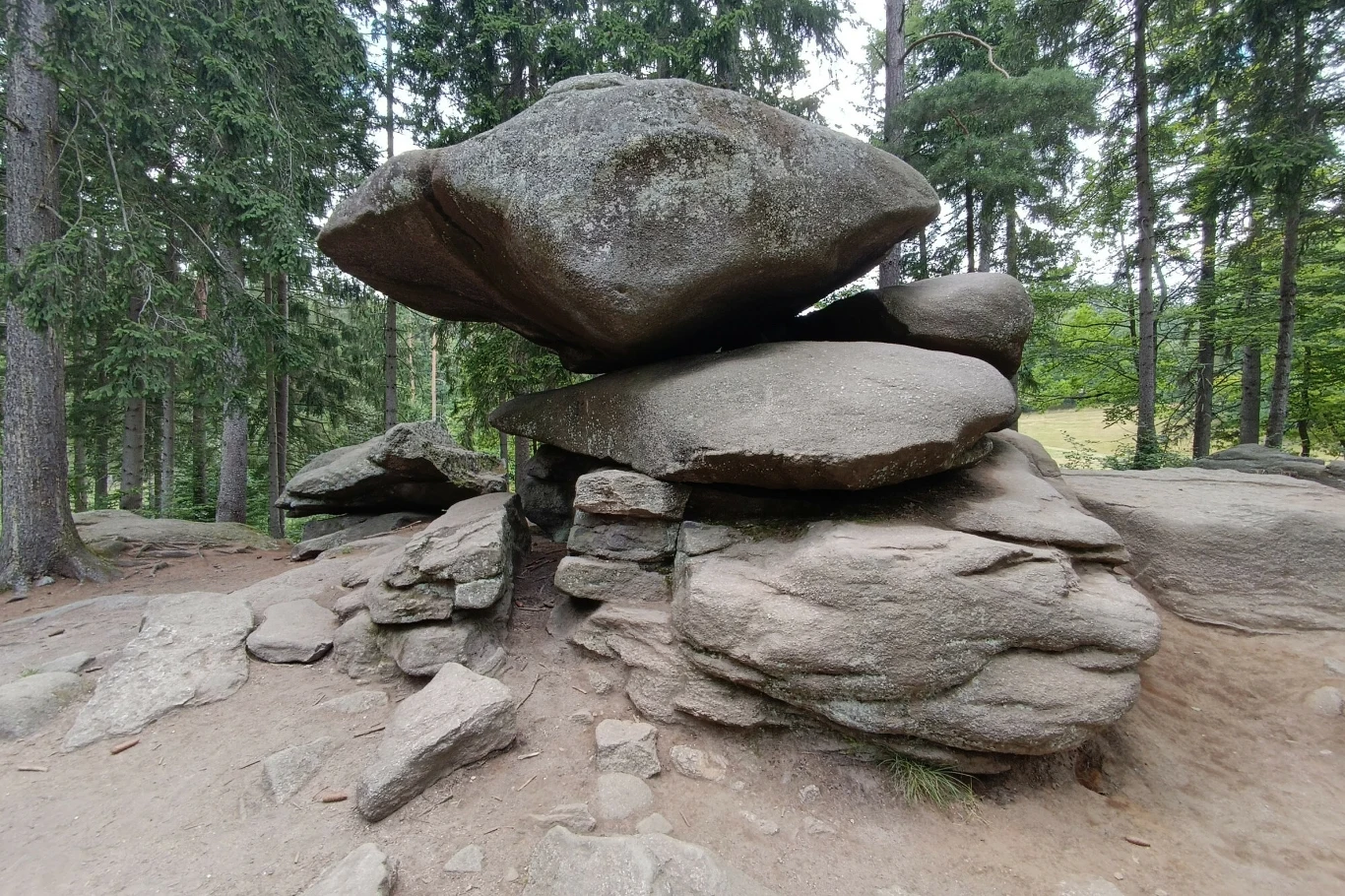 Głaz Chybotek poruszysz własnymi rękami. To fenomen, którego nie zobaczymy nigdzie indziej Głaz Chybotek poruszysz własnymi rękami. To fenomen, którego nie zobaczymy nigdzie indziej