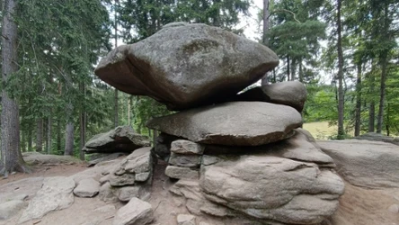 Głaz Chybotek poruszysz własnymi rękami. To fenomen, którego nie zobaczymy nigdzie indziej