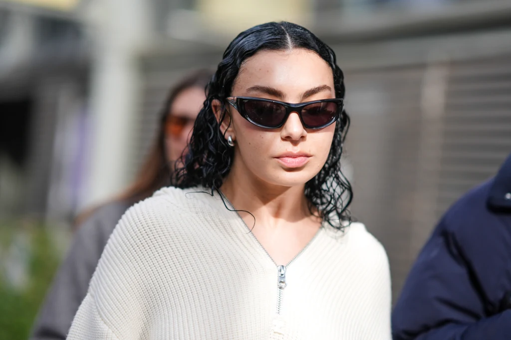 Charli xcx opowiedziała o "The Moment"