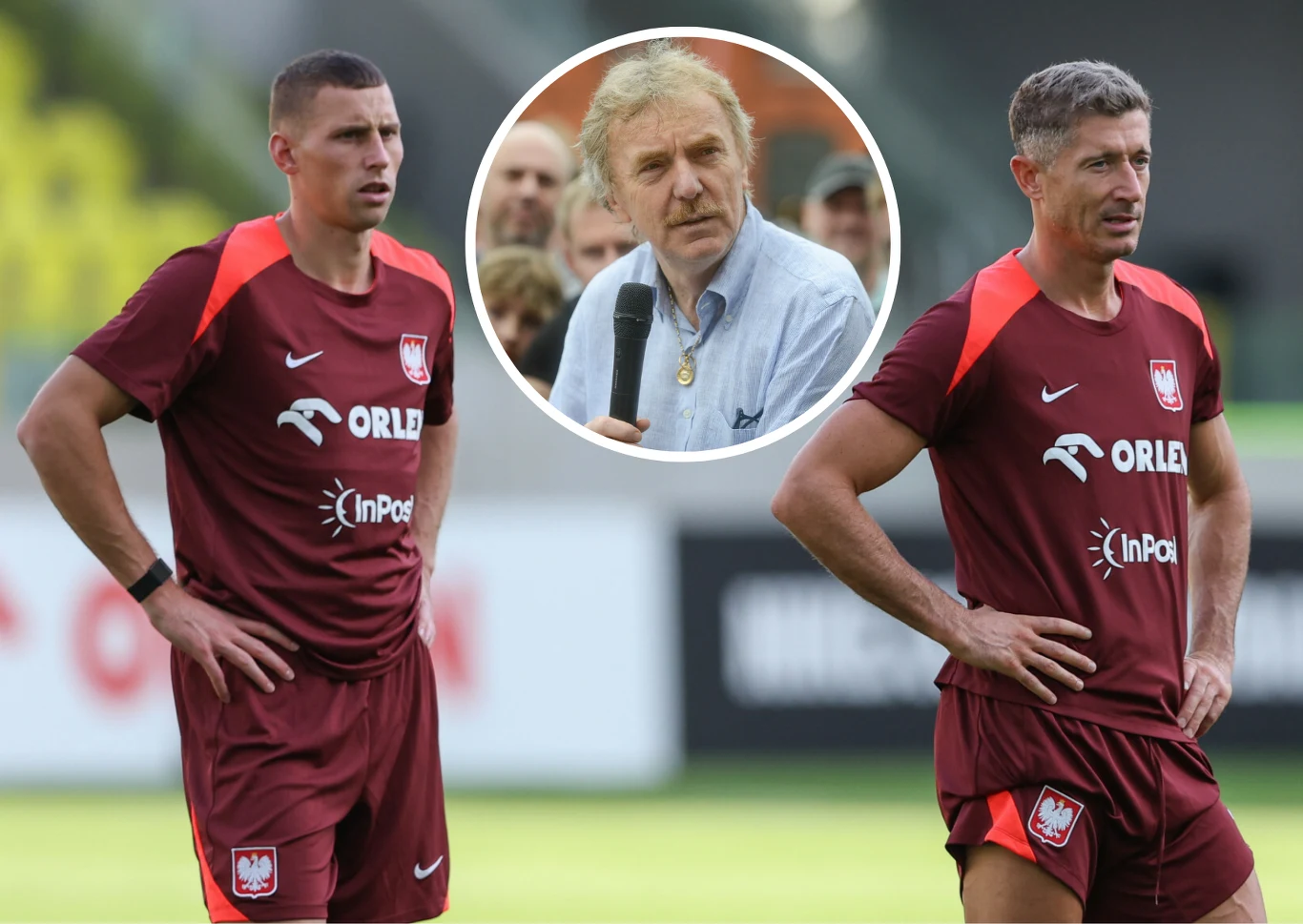 Jakub Piotrowski, Zbigniew Boniek (zdj. Piotr Kamionka) i Robert Lewandowski Dwóch piłkarzy w czerwonych strojach treningowych reprezentacji Polski stoi na murawie, patrząc poważnie przed siebie, w tle fragment stadionu, w okrągłej ramce u góry znajduje się wizerunek starszego mężczyzny z mikrofonem.