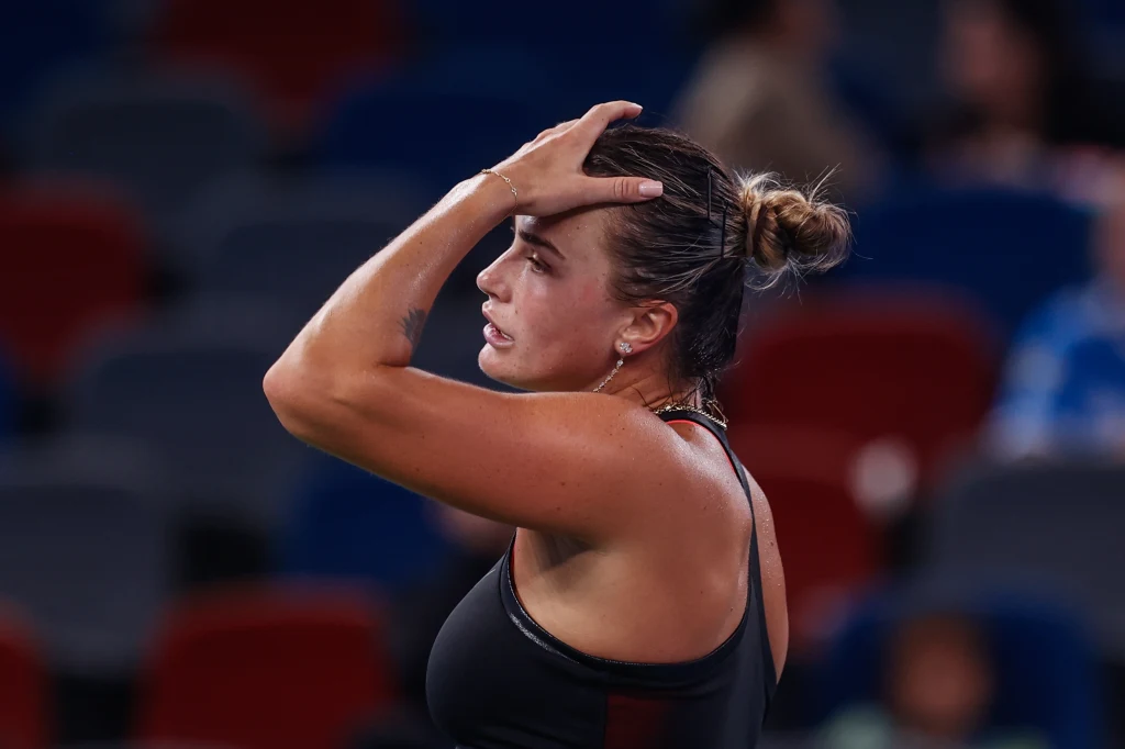 Aryna Sabalenka w końcu znalazła pogromczynię w Wuhanie. I straci sporo punktów w rankingu WTA Aryna Sabalenka w końcu znalazła pogromczynię w Wuhanie. I straci sporo punktów w rankingu WTA