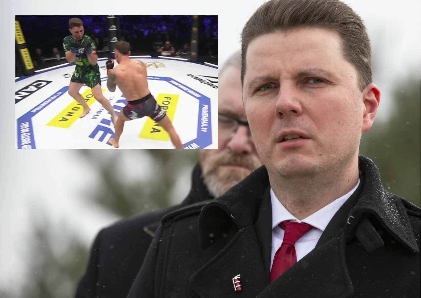 Piotr Korczarowski walczył z Mariuszem "Dżagą" Ząbkowskim Zbliżenie na mężczyznę w garniturze i płaszczu z czerwonym krawatem, w tle inna osoba częściowo widoczna. W górnym lewym rogu wstawka z fragmentem walki MMA na ringu.