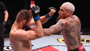Druga runda i głośny ryk z trybun. Efektowna akcja w walce Polaka na UFC