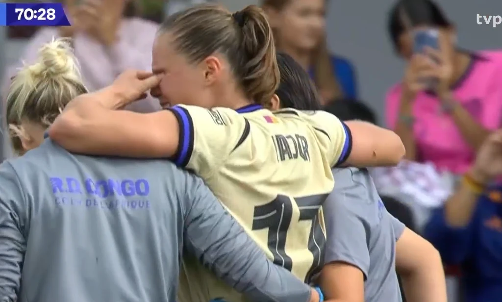 Ewa Pajor ze łzami w oczach opuściła murawę Ewa Pajor ze łzami w oczach opuściła murawę