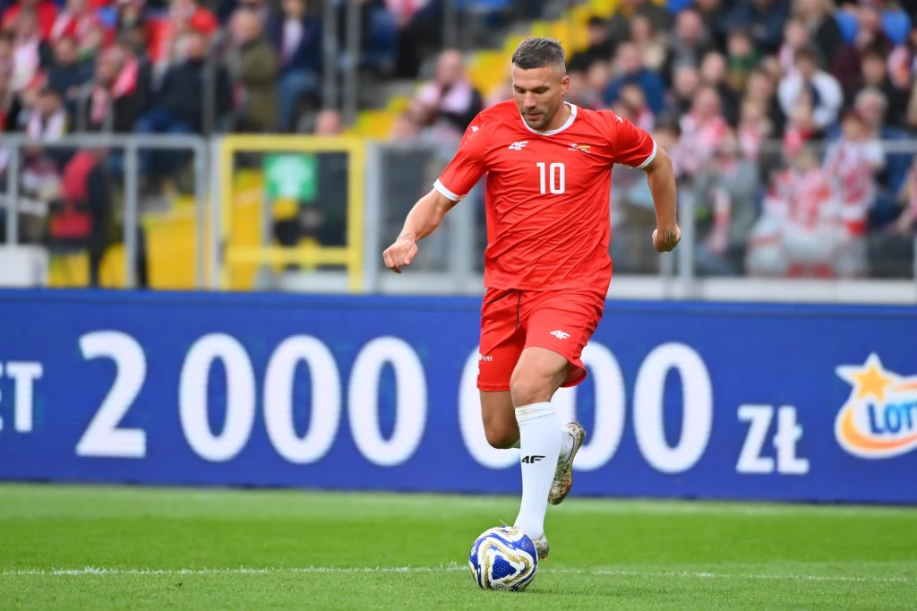 Lukas Podolski zagrał w meczu legend Polska - Niemcy Lukas Podolski zagrał w meczu legend Polska - Niemcy