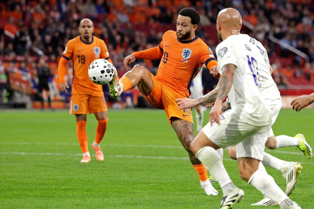 Memphis Depay podczas meczu Holandia - Finlandia, 12.10.2025 r.