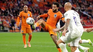 Memphis Depay podczas meczu Holandia - Finlandia, 12.10.2025 r.
