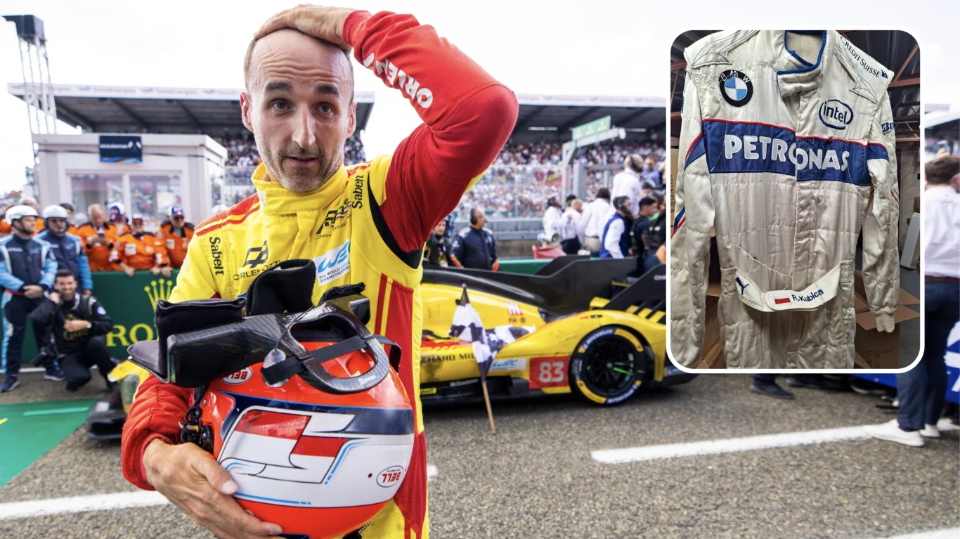 Kierowca wyścigowy w żółtym kombinezonie trzyma kask na linii startowej toru wyścigowego, w tle grupa ludzi oraz samochód wyścigowy, w prawym górnym rogu widoczny fragment innego kombinezonu zespołu BMW PETRONAS.