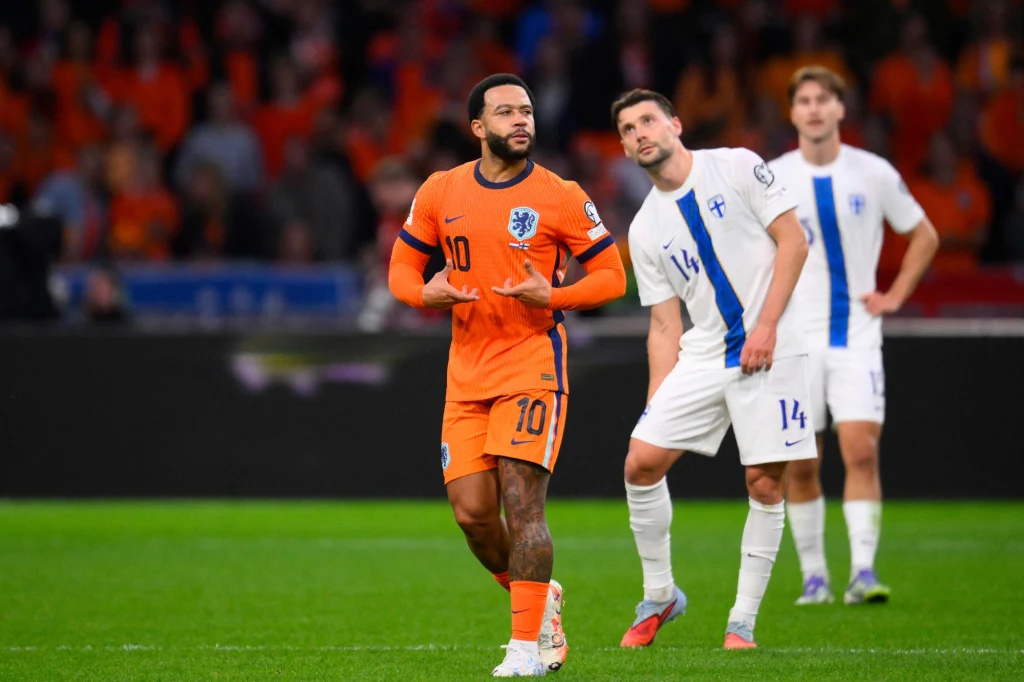 Memphis Depay w meczu z Finlandią Memphis Depay w meczu z Finlandią