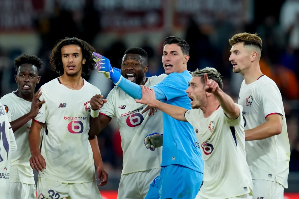 Berke Ozer (w niebieskim stroju, tu w barwach Lille) samowolnie opuścił zgrupowanie reprezentacji Turcji Berke Ozer (w niebieskim stroju, tu w barwach Lille) samowolnie opuścił zgrupowanie reprezentacji Turcji